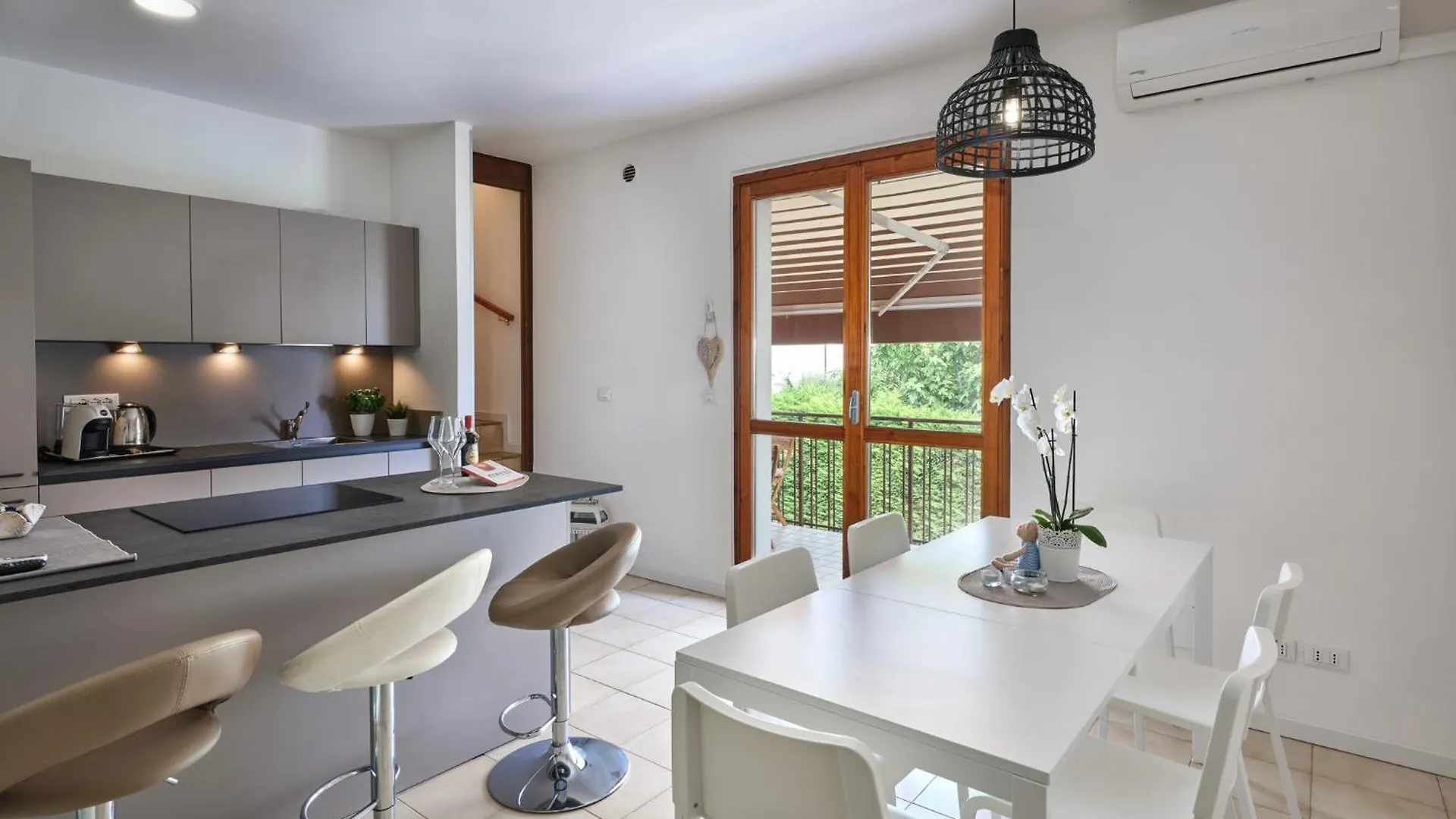 Lisa Marie - Regarda Travel Apartment Lazise Italy